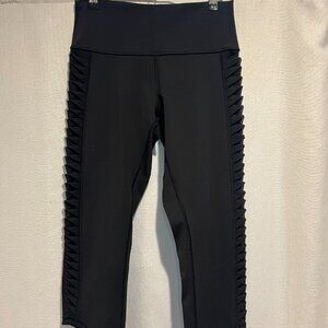 Lululemon Special Edition Black Legging with Mesh Siding Size 8